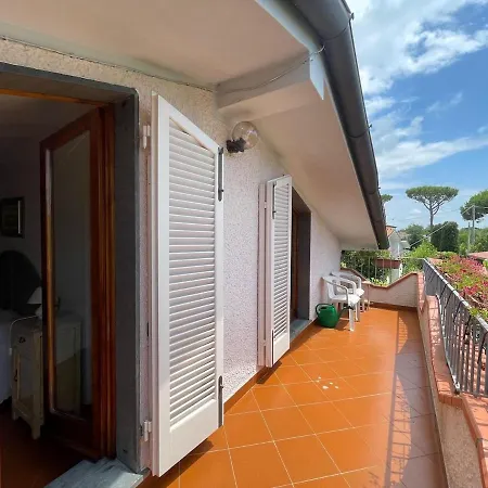 Βίλα Celestina, Dei Marmi, Italy *